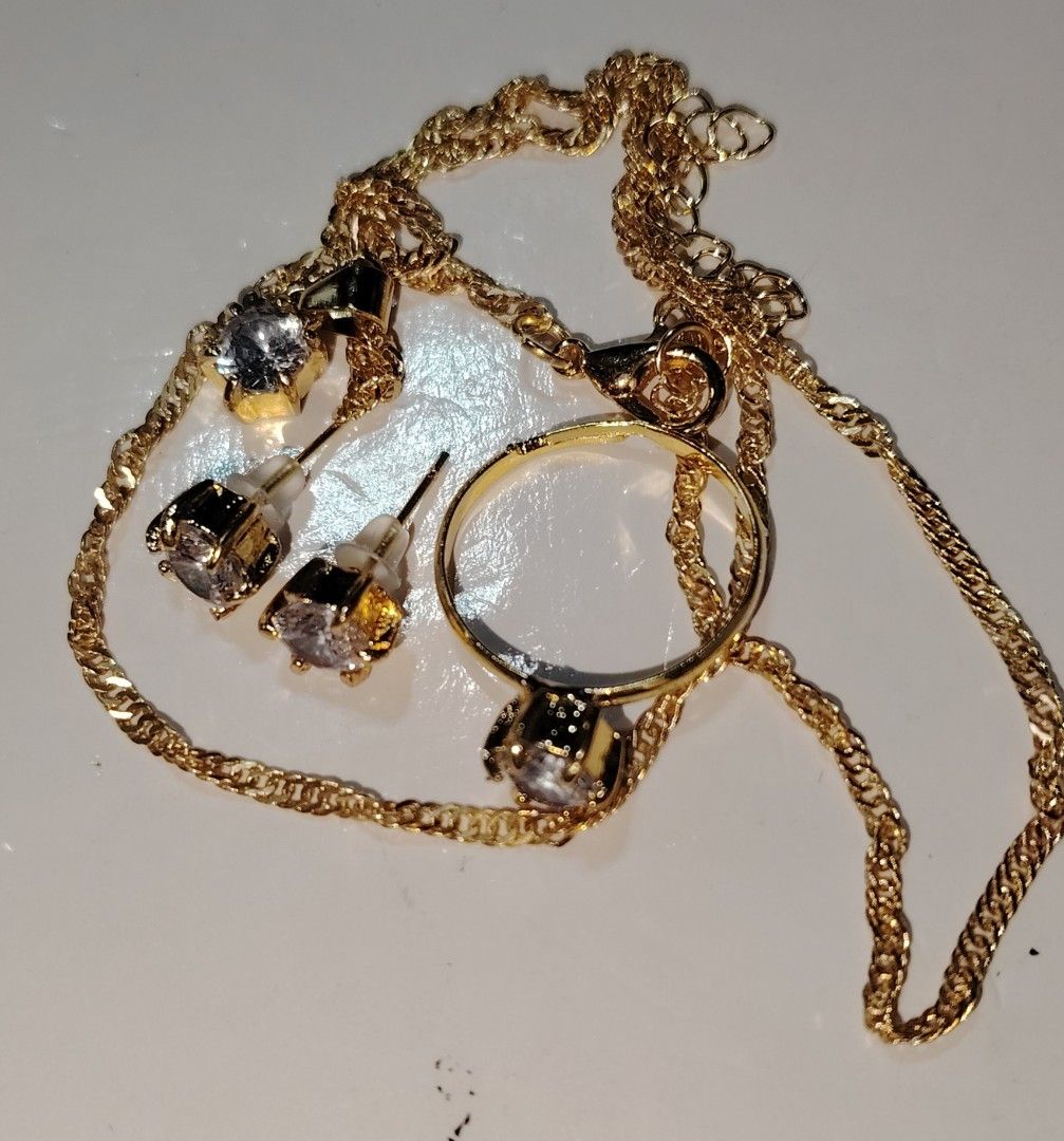 Jewelry Set (Category: Body Jewelry) located in Manila. Submitted by thrifty_cool (Listing ID 1457954303, Image 1). Description: .