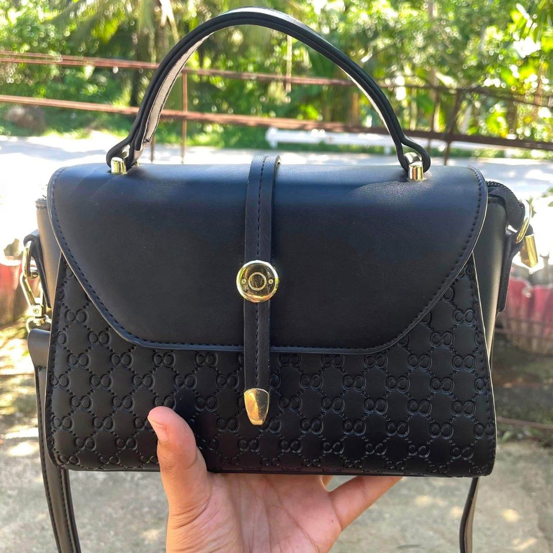 Jovanni Bag (Category: Luxury Bags & Wallets) located in Manila. Submitted by your_angelaban (Listing ID 1458022665, Image 1). Description: JOVANNI BAG FOR 600PHP ONLY NOW 500PHP❗️ Reason of Selling: Not Needed (Decluttering) ORIGINAL PRICE: 1,300PHP (MALL PRICE) Style: Top handle handbag with a detachable shoulder strap. .
