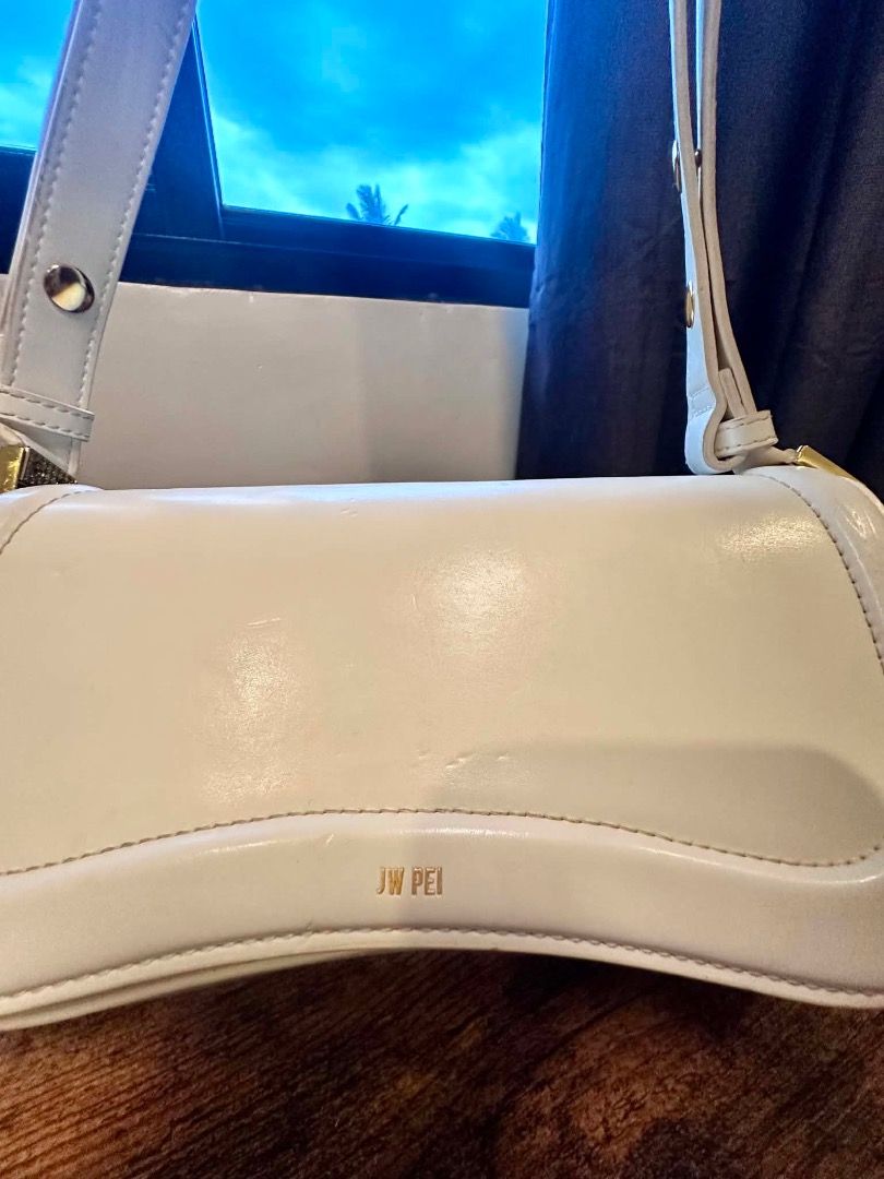 JW Pei White Shoulder Bag (Category: Luxury Bags & Wallets) located in Albuera. Submitted by zaraofdammam09 (Listing ID 1458001410, Image 2). Description: - Brand: JW Pei - Color: White - Hardware: Gold - Interior: 1 slip pocket - Style: Shoulder bag - Ideal for: Everyday use.