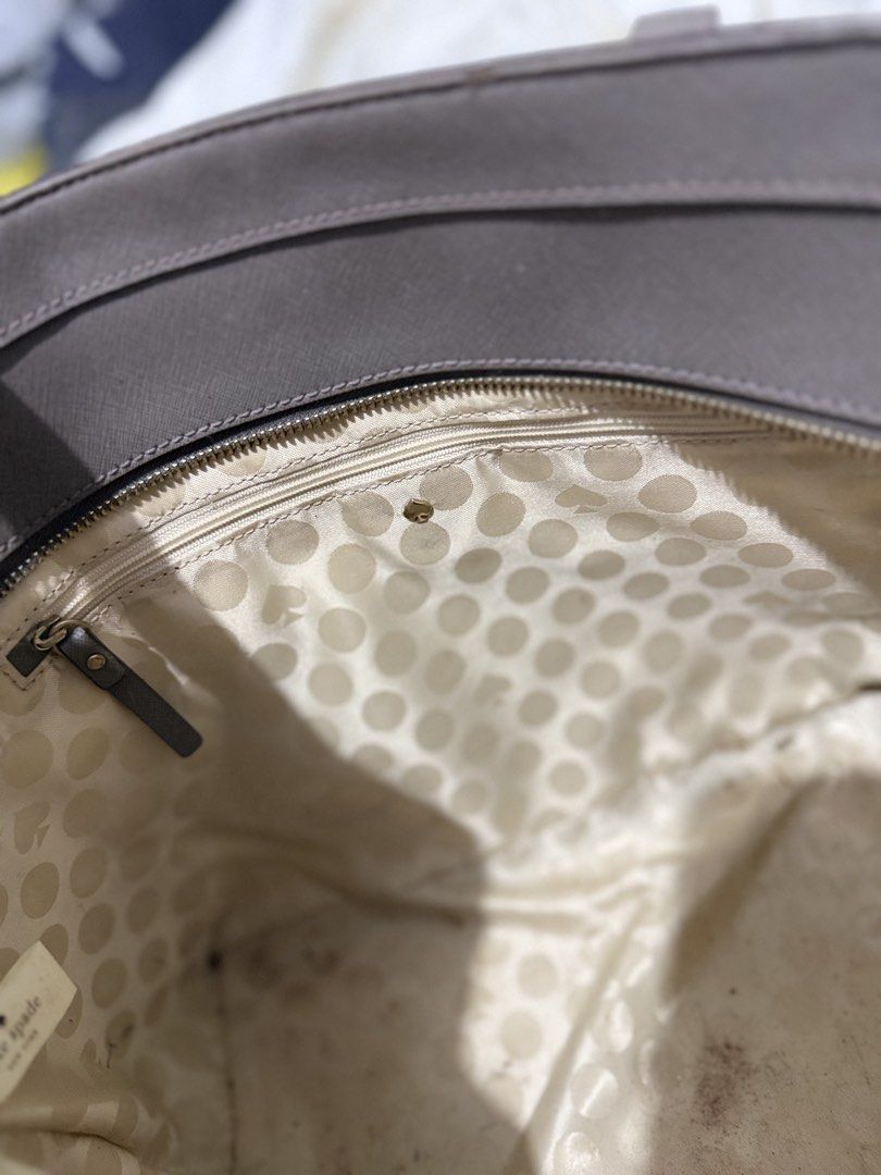 Kate Spade Tote Bag (Category: Shoulder Bags) located in Baguio. Submitted by saintjersey (Listing ID 1458010489, Image 2). Description: Original Kate Spade Tote Bag can fit laptop issue: needs cleaning minor damage in straps .