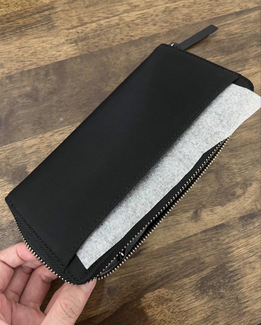 Kate Spade Wallet (Category: Wallets & Card holders) located in Manila. Submitted by bossprimeproperties (Listing ID 1457950610, Image 3). Description: Kate Spade black long wallet ₱5K negotiable .