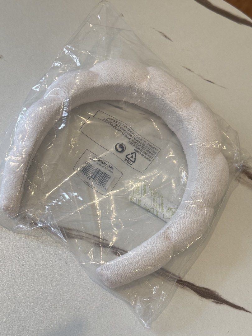 Kerastase headband (Category: Makeup) located in Quezon City. Submitted by quirksandcurls (Listing ID 1457957397, Image 2). Description: .