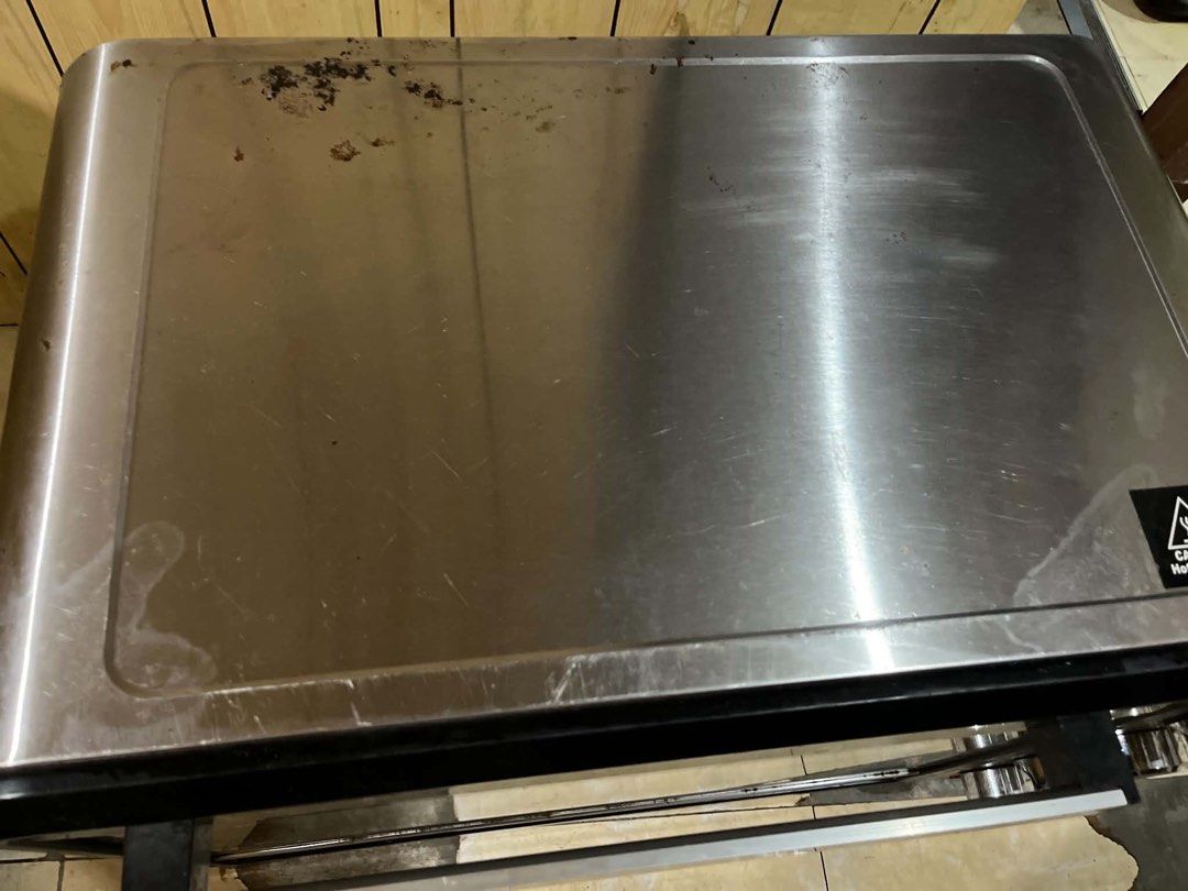 Kyowa Oven 80 Litters (Category: Cookware & Accessories) located in Pateros City. Submitted by stroberri3 (Listing ID 1458070445, Image 3). Description: Oven Condition - good and still working Complete inclusion except: - tray - cooling rack - tray handle - rotisserie / rotating rod Little to no used (small rust sa outer parts) Mod: Lalamove (car) Rfs: Di nagagamit.