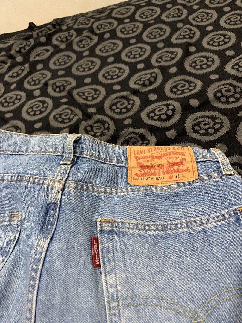 Levis (Category: Jeans) located in Singapore. Submitted by bngacong (Listing ID 1458056355, Image 3). Description: levis.