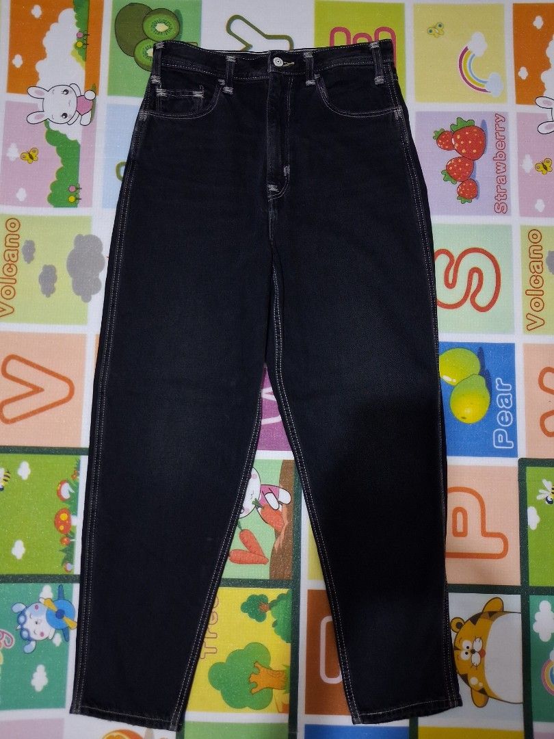 Levi's Red Tab Black Denim Jeans (Category: Jeans) located in Manila. Submitted by rossthrift (Listing ID 1457993881, Image 2). Description: - Classic black Levi's jeans - Straight leg fit - White contrast stitching throughout - Iconic red tab on back pocket - Measurements provided in photos - Perfect staple piece for any outfit.