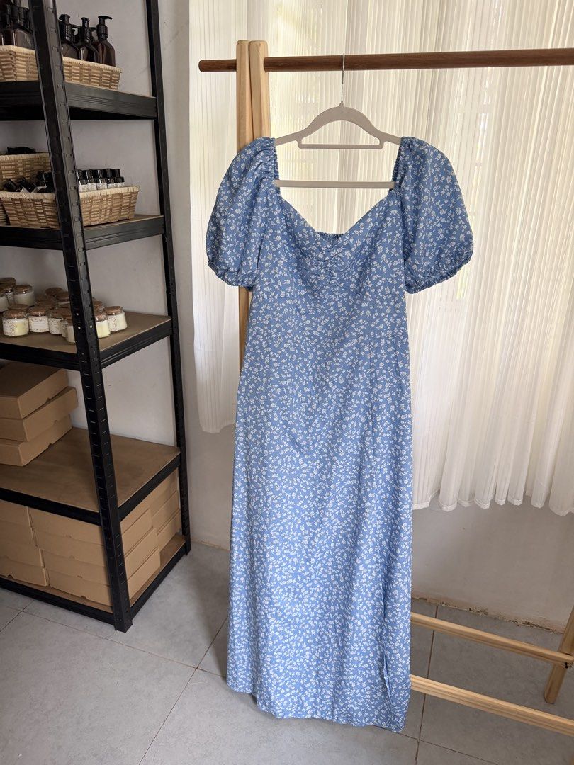Light Blue Floral Maxi Dress (Category: Dresses) located in Marikina City. Submitted by littlesol.collection (Listing ID 1457969544, Image 1). Description: M to L.