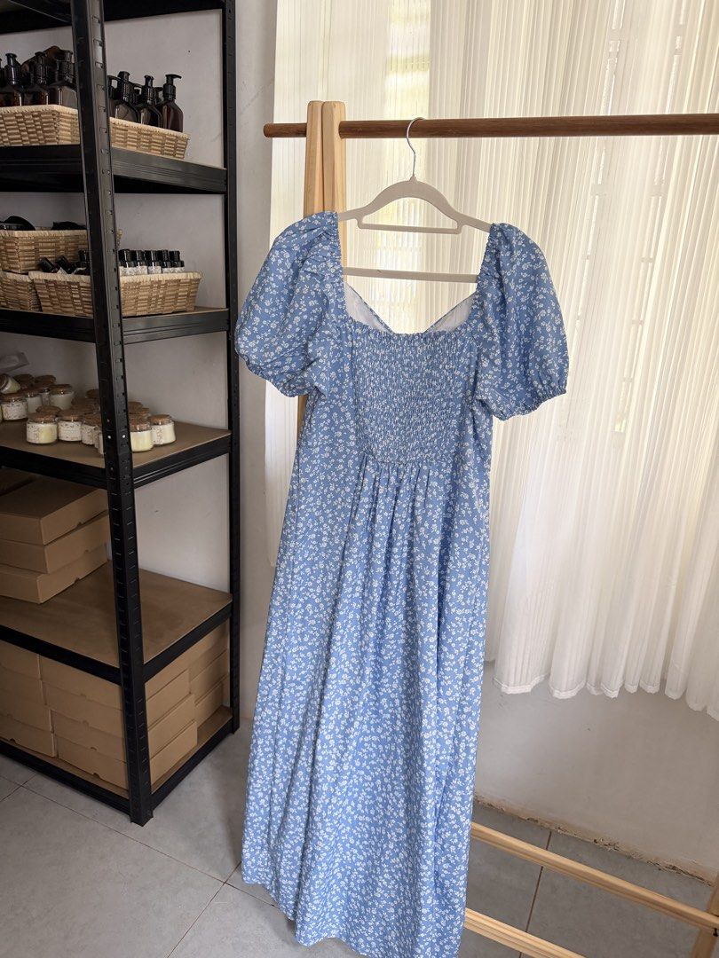 Light Blue Floral Maxi Dress (Category: Dresses) located in Marikina City. Submitted by littlesol.collection (Listing ID 1457969544, Image 2). Description: M to L.