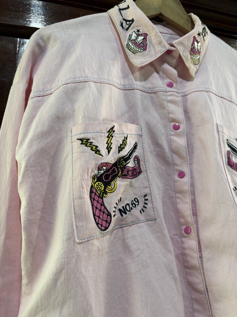 Light Jacket (Category: Coats, Jackets and Outerwear) located in Kuala Selangor. Submitted by wardrobe.grab (Listing ID 1457915028, Image 3). Description: * Cropped Jacket * Light Jacket * Casual * Pop Colour * Versatile * Good Condition.