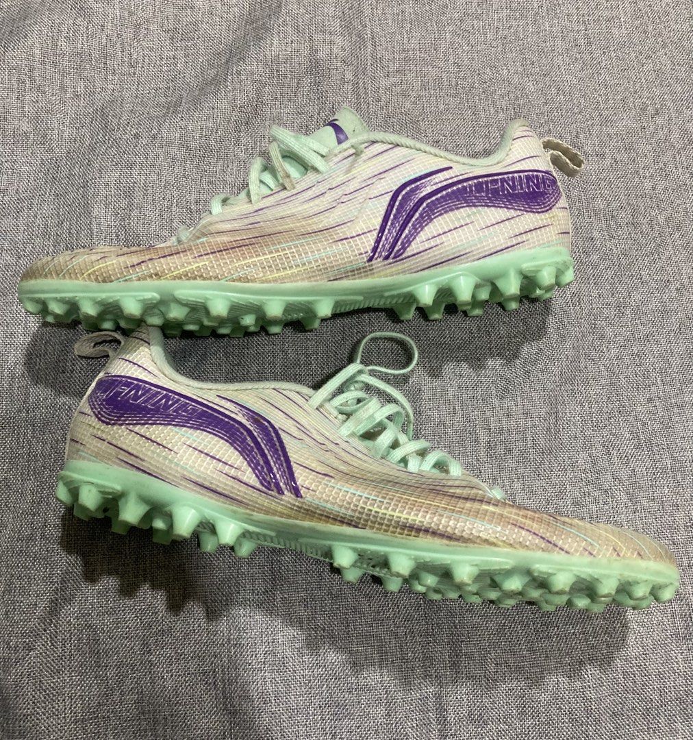 Li-ning football clits (Category: Activewear) located in Zamboanga. Submitted by deensthrifting (Listing ID 1457908359, Image 1). Description: Li-ning football Clits Size 38, 6US Very good condition Sign of usage No sole separation Need clean/wash -850+shipping fee.