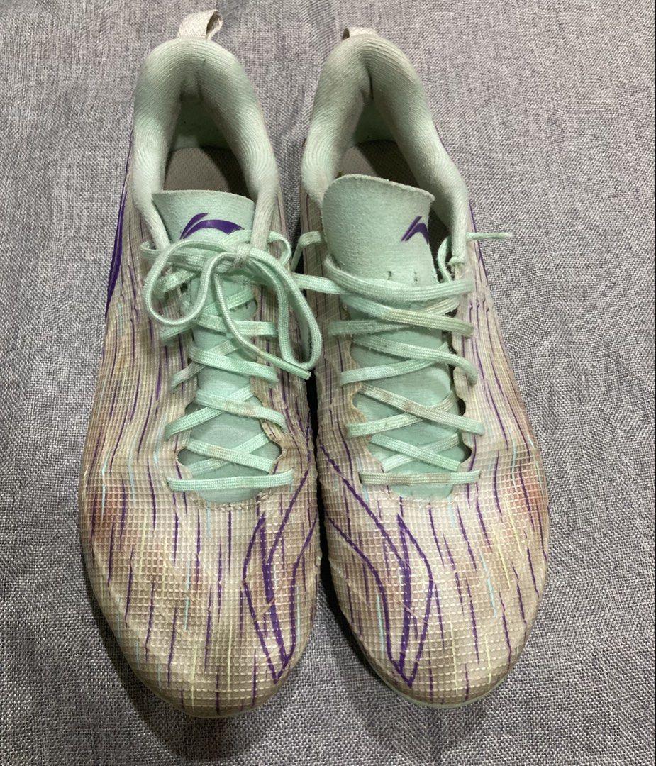 Li-ning football clits (Category: Activewear) located in Zamboanga. Submitted by deensthrifting (Listing ID 1457908359, Image 2). Description: Li-ning football Clits Size 38, 6US Very good condition Sign of usage No sole separation Need clean/wash -850+shipping fee.