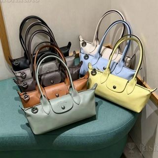 (Category: ) located in . Submitted by fashion.luxe (Listing ID 1458035072, Image 1). Description: .