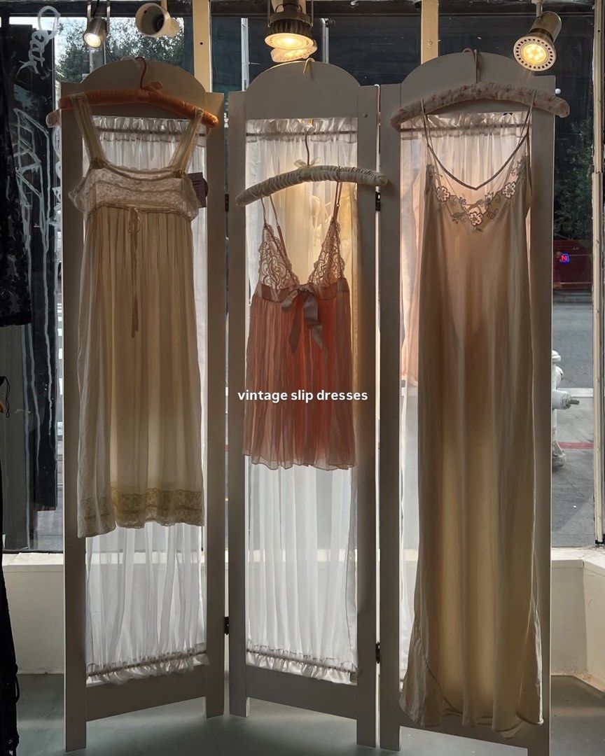 LOOKING FOR ROOM DIVIDER (Category: Other Home Furniture) located in Manila. Submitted by tak0bibi (Listing ID 1458093924, Image 3). Description: ❗️NOT SELLING ❗️ Looking for this kind of room divider - Can deliver to Manila / Laguna - Little to no flaws - Fixable flaws - Not too pricy - Will accept if just frame, no fabric - 3 to 4 panels - Min. 150cm HEIGHT #roomdivider #partition #antique #furniture #vintage.