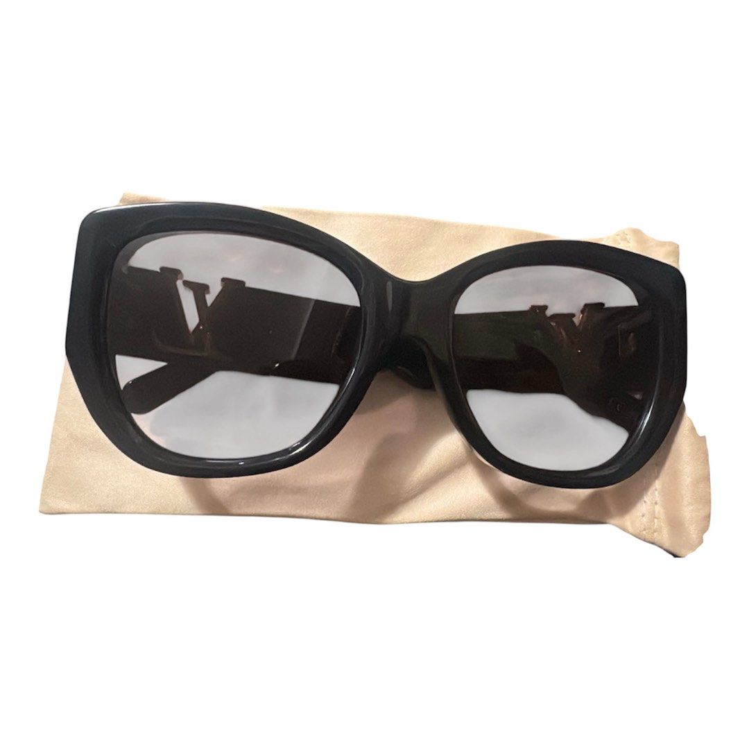 Loui Vuitton Icon Cats eye authentic sunglasses (Category: Luxury Accessories) located in Davao. Submitted by mj_designervintagecurator (Listing ID 1458013554, Image 2). Description: 📌Brand new, from LV vietnam purchased 📌RFS not fit malaki size.