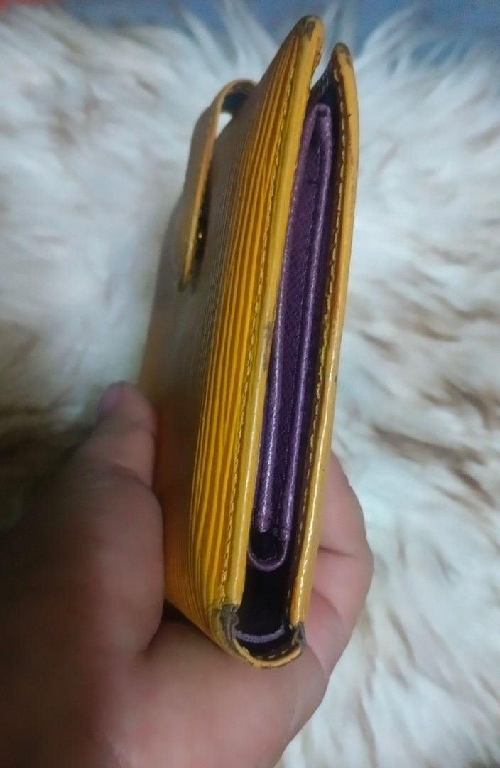 Louis Vuitton Epi Leather Bifold Wallet Yellow (Category: Luxury Bags & Wallets) located in Legazpi City. Submitted by georgepineda791 (Listing ID 1458080516, Image 2). Description: Preloved Louis Vuitton Epi Leather Compact Wallet A classic Louis Vuitton Viennois compact wallet crafted in iconic yellow Epi leather, featuring a contrasting purple interior and a practical, compact design. 📌Gold-tone hardware 📌Leather lining and pockets 📌Multipl