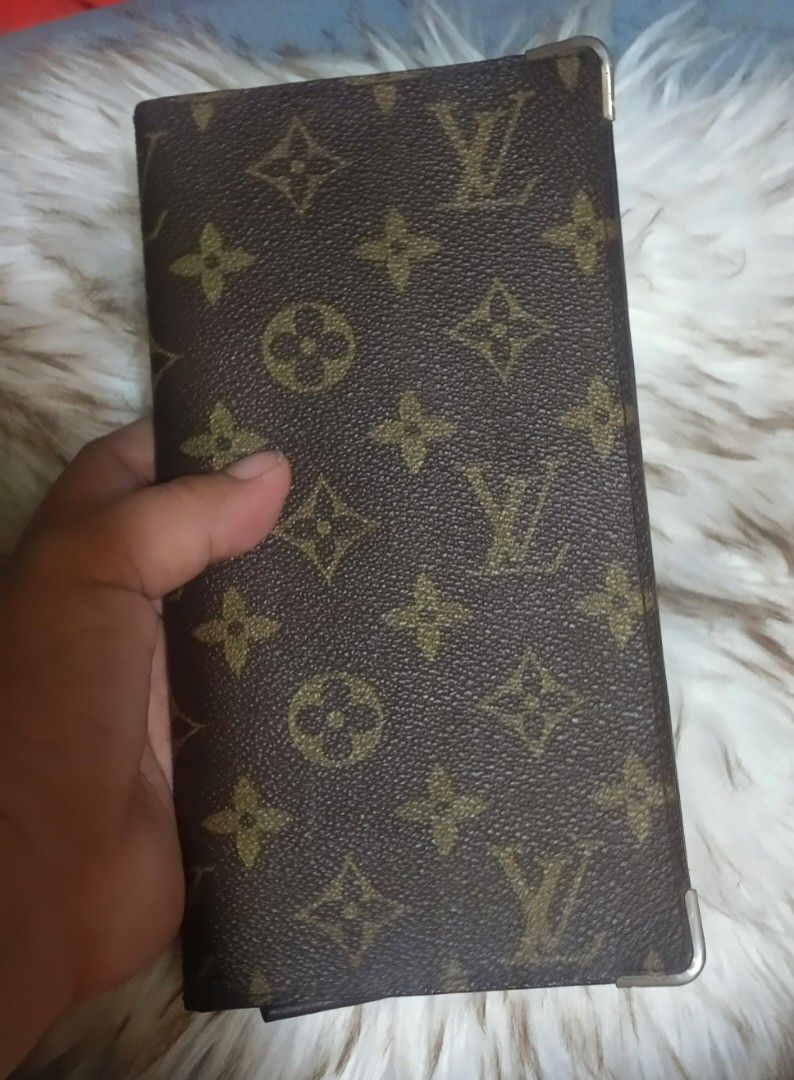 Louis Vuitton Monogram Canvas Long Wallet (Category: Luxury Bags & Wallets) located in Legazpi City. Submitted by georgepineda791 (Listing ID 1458081996, Image 2). Description: Preloved Louis Vuitton Long Wallet A classic and timeless Louis Vuitton long wallet featuring the iconic Monogram canvas design. It offers ample space for organizing cards, cash, and a checkbook, making it both practical and elegant. The wallet also features metal hardware