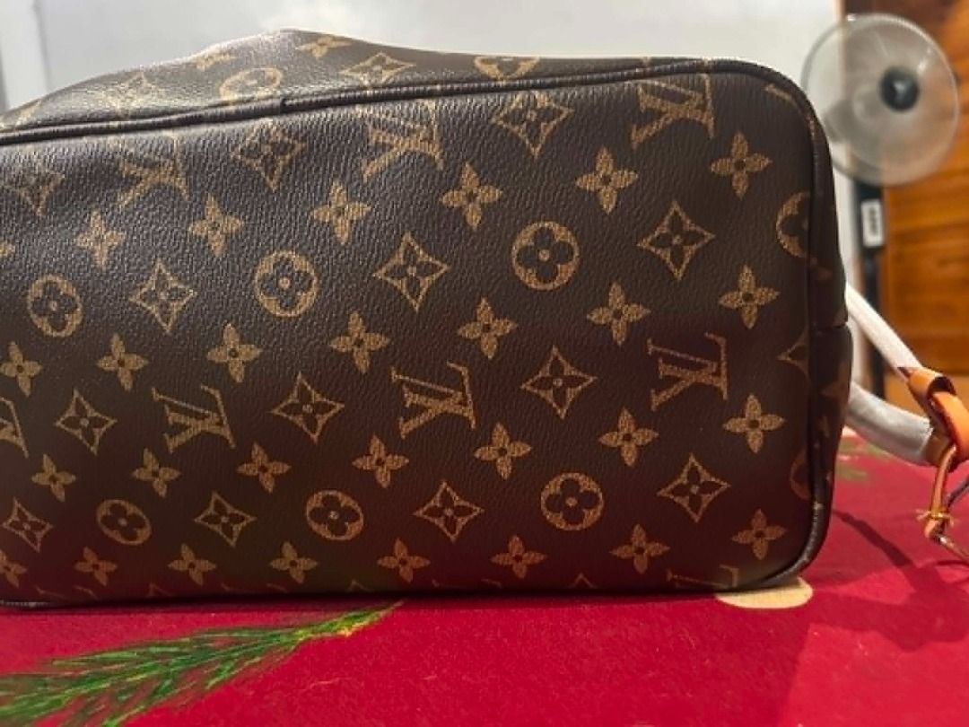 Louis Vuitton Monogram Neverfull Bag (Category: Luxury Bags & Wallets) located in Paranaque City. Submitted by swiftarrow2026 (Listing ID 1457989575, Image 3). Description: - Classic Louis Vuitton Neverfull Bag - Iconic monogram canvas exterior - Come in original packaging .
