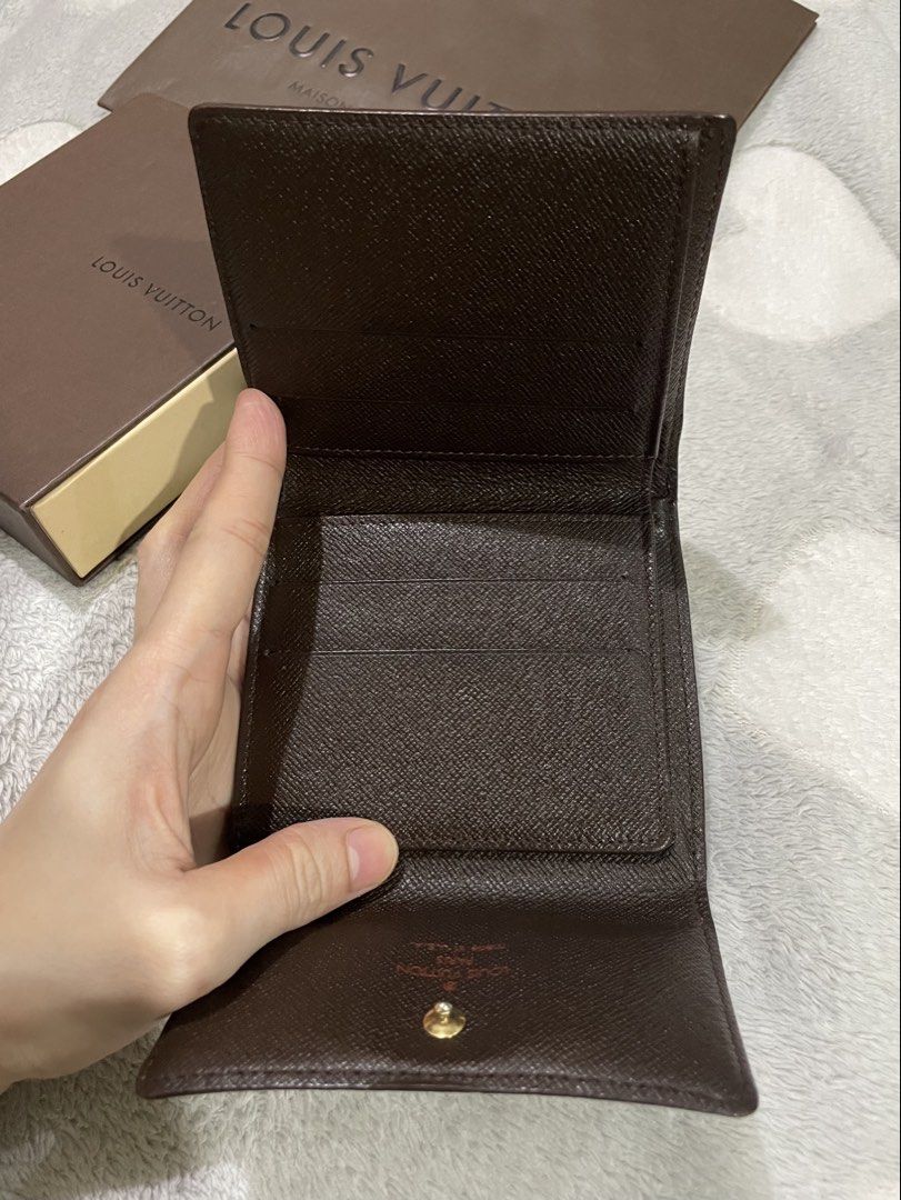 Louis Vuitton wallet (Category: Luxury Bags & Wallets) located in Muntinlupa City. Submitted by sue_zee18 (Listing ID 1458015022, Image 2). Description: -Authentic -This is well-preserved timeless beauty. -Includes box and paper bag. .