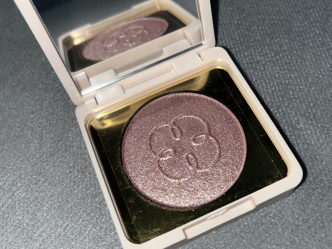 Lucky Beauty Highlighter Powder (Category: Makeup) located in Cabanatuan. Submitted by winx_closeth (Listing ID 1458024802, Image 2). Description: Orig price: 499 Only swatched Reason for selling: didn’t get to use often due to work.