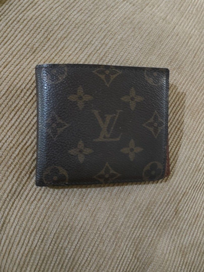Lv bifold wallet (Category: Luxury Bags & Wallets) located in Sindangan. Submitted by branden_line (Listing ID 1457930773, Image 1). Description: Louis Vuitton bifold wallet coded.