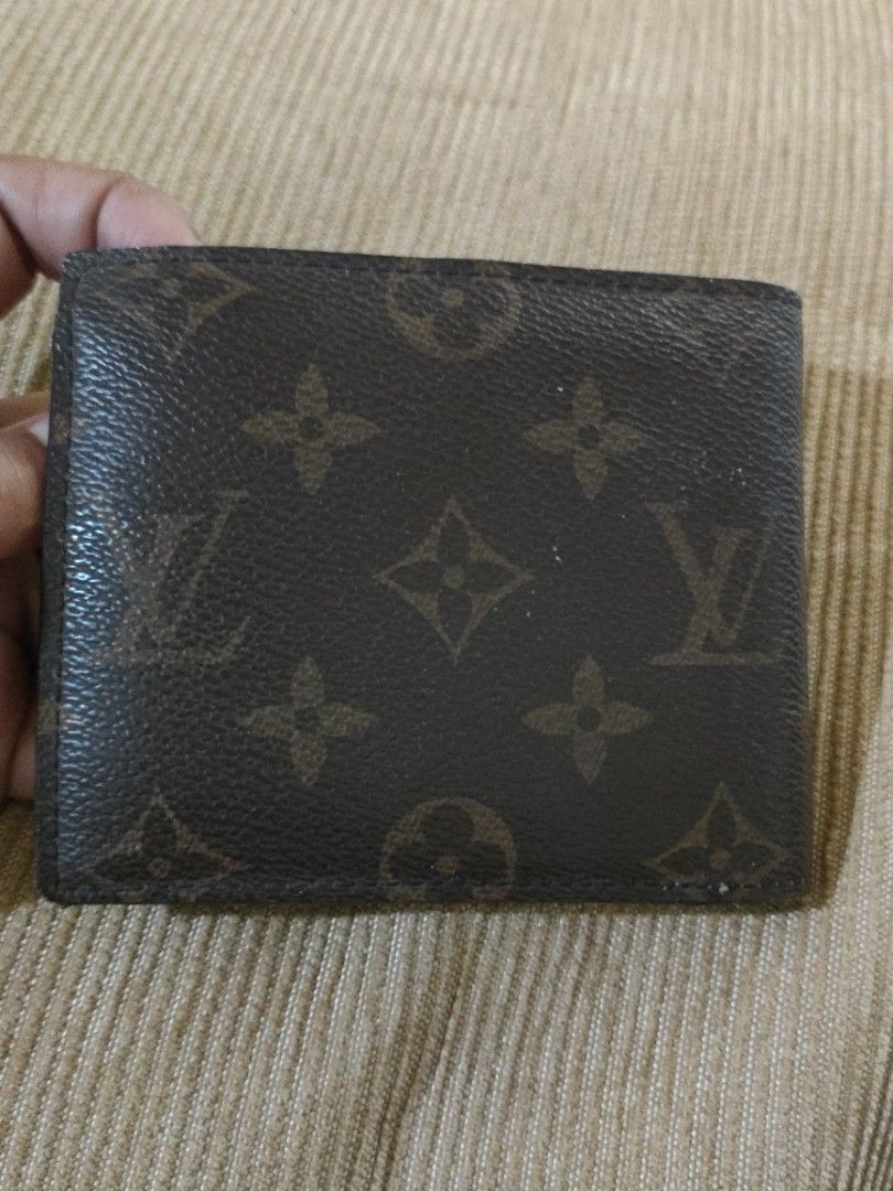 Lv bifold wallet (Category: Luxury Bags & Wallets) located in Sindangan. Submitted by branden_line (Listing ID 1457930773, Image 2). Description: Louis Vuitton bifold wallet coded.