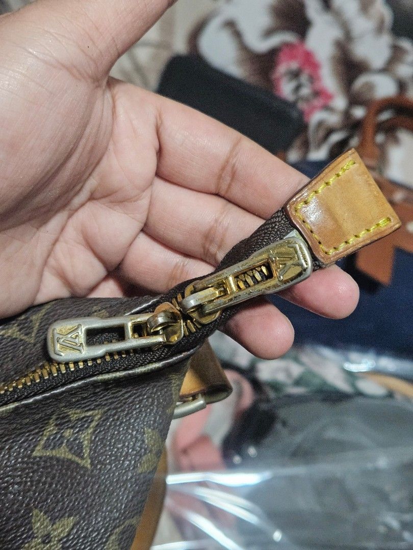 LV bucket (Category: Luxury Bags & Wallets) located in Zamboanga. Submitted by Clairey03 (Listing ID 1458068426, Image 2). Description: very vintage bag NGA coded.