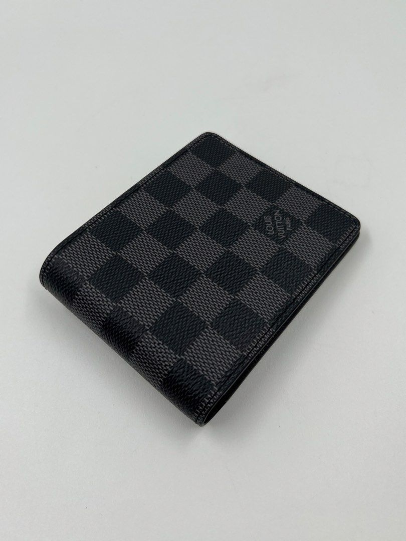⚜️LV Slender wallet (Category: Luxury Bags & Wallets) located in Makati City. Submitted by 90sangel (Listing ID 1458076958, Image 3). Description: Louis Vuitton Slender - Damier Graphite canvas wallet.