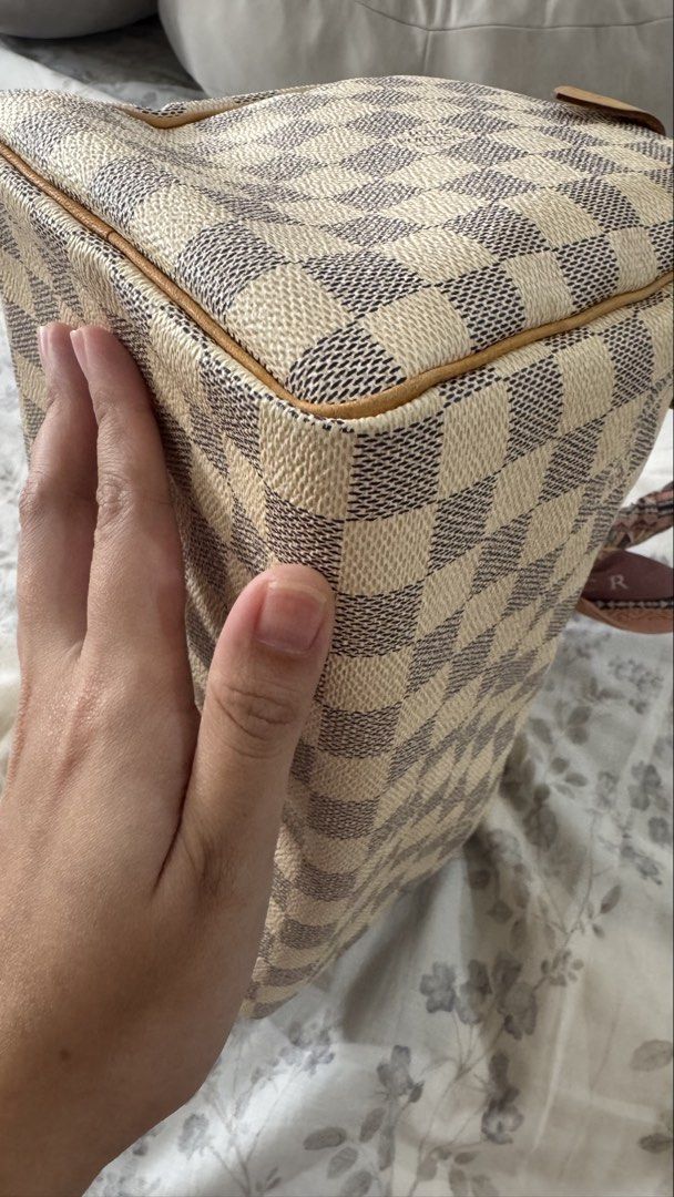 LV Speedy Azur 25 (Category: Luxury Bags & Wallets) located in Paranaque City. Submitted by kitty181282 (Listing ID 1457968017, Image 3). Description: Preloved LV Speedy Azur 25 Lightly used with minimal signs of usage Inclusion: Dust bag, key and lock With Entrupy Certificate Originally purchased preloved and loved using it, but passing it along now as it no longer fits my current lifestyle as a toddler mom. 🙂 I can more photos and video of the