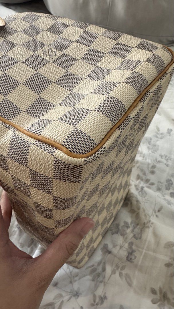LV Speedy Azur 25 (Category: Luxury Bags & Wallets) located in Paranaque City. Submitted by kitty181282 (Listing ID 1457968017, Image 2). Description: Preloved LV Speedy Azur 25 Lightly used with minimal signs of usage Inclusion: Dust bag, key and lock With Entrupy Certificate Originally purchased preloved and loved using it, but passing it along now as it no longer fits my current lifestyle as a toddler mom. 🙂 I can more photos and video of the