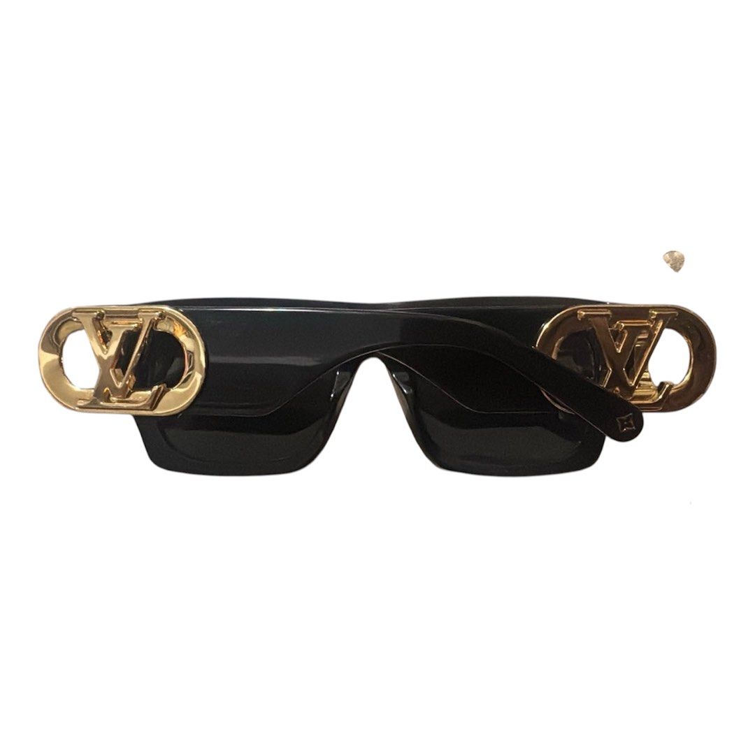 LV square sunglasses authentic (Category: Luxury Accessories) located in Davao. Submitted by mj_designervintagecurator (Listing ID 1458019005, Image 3). Description: 📌light used only purchased in europe 📌.