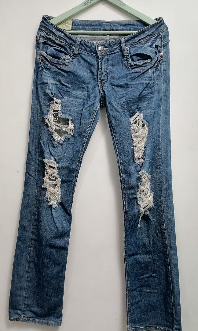 Machine Nouvelle Mode Distressed Stretchable Ladies Blue Jeans (Category: Jeans) located in San Mateo. Submitted by arrowscrap_delight (Listing ID 1458085824, Image 2). Description: Machine Nouvelle Mode Distressed Stretchable Ladies Blue Jeans Verygood Condition 97% Cotton , 3% Spandex Size 32 US , 46 Italy Length : 42.5" Hem Opening : 18" Around Minor Issue : Small Dot Stain at the back, below Right Pocket. Washed , Ready to Wear 300 + SF.