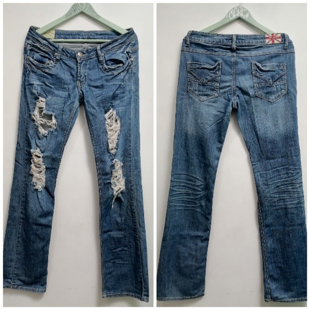 Machine Nouvelle Mode Distressed Stretchable Ladies Blue Jeans (Category: Jeans) located in San Mateo. Submitted by arrowscrap_delight (Listing ID 1458085824, Image 1). Description: Machine Nouvelle Mode Distressed Stretchable Ladies Blue Jeans Verygood Condition 97% Cotton , 3% Spandex Size 32 US , 46 Italy Length : 42.5" Hem Opening : 18" Around Minor Issue : Small Dot Stain at the back, below Right Pocket. Washed , Ready to Wear 300 + SF.