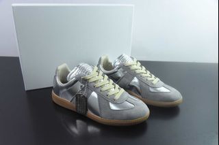 (Category: ) located in . Submitted by khai.uasneakers (Listing ID 1457962380, Image 1). Description: .