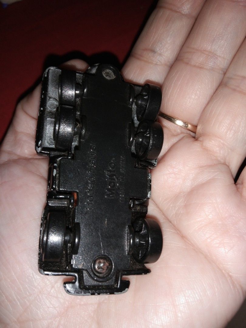 Maisto car hauler (Category: Vehicle & Diecast Models) located in Quezon City. Submitted by eidorableshop (Listing ID 1457918473, Image 2). Description: die cast vintage .