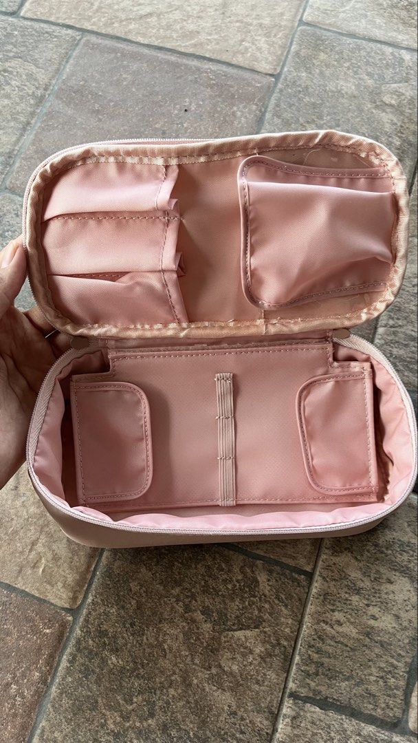 Make-up & Brushes Pouch/Organizer (Category: Purses & Pouches) located in Baguio. Submitted by pinkynj (Listing ID 1457985789, Image 3). Description: unused & natatambak only (may need some cleaning since natambak po sa storage) still new!!!.
