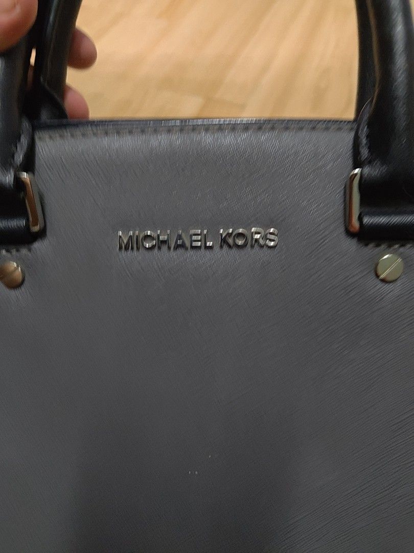Michael Kors Grey Leather Tote Bag (Category: Luxury Bags & Wallets) located in Cagayan de Oro. Submitted by ps1030 (Listing ID 1457989653, Image 3). Description: - Authentic Michael Kors grey leather tote bag - Classic and timeless design - Comfortable top handles - Ample interior space for essentials - Ideal for work or everyday carry - Clean interior lining - Includes a detachable strap for versatile wear.
