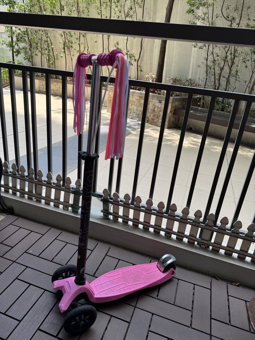 Micro Scooter (Category: Other Babies Going Out Needs) located in Makati City. Submitted by gracie2017 (Listing ID 1457934140, Image 2). Description: Kids Micro Scooter – Preloved Selling my daughter’s Micro Scooter. She has already outgrown it and doesn’t use it anymore. ✅ Good condition ✅ Smooth wheels, sturdy frame ✅ Lightweight and easy to carry ✅ Great for kids who enjoy outdoor play .