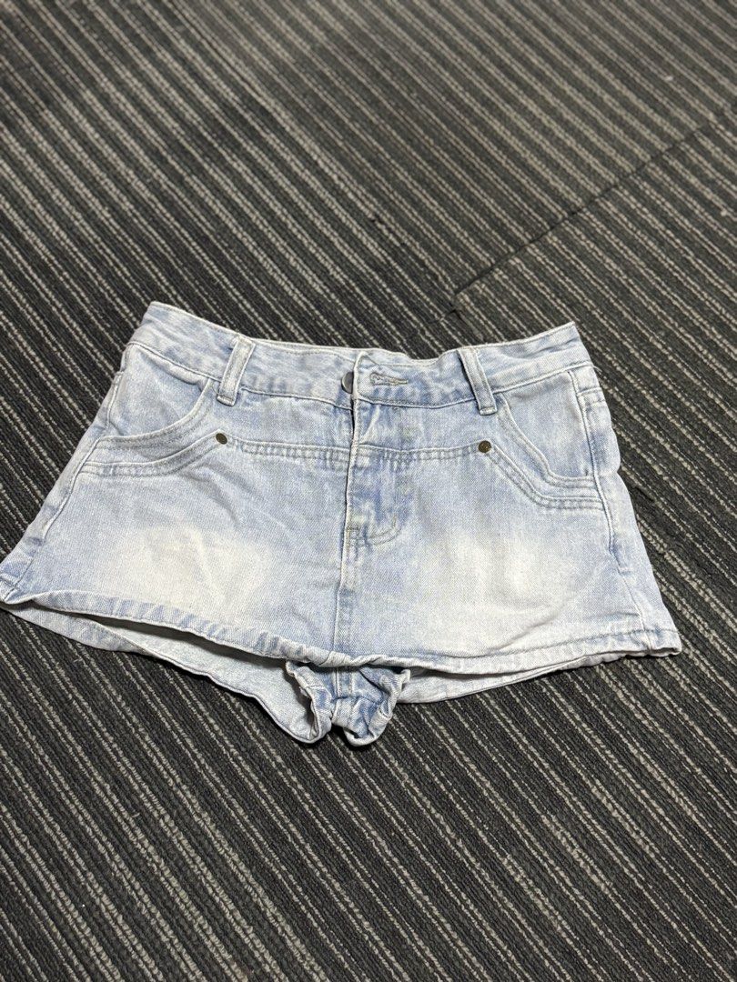 Mini skort (Category: Skirts) located in Mabalacat. Submitted by kitty_shop15 (Listing ID 1458047955, Image 1). Description: Mini skort large on tag but runs medium .