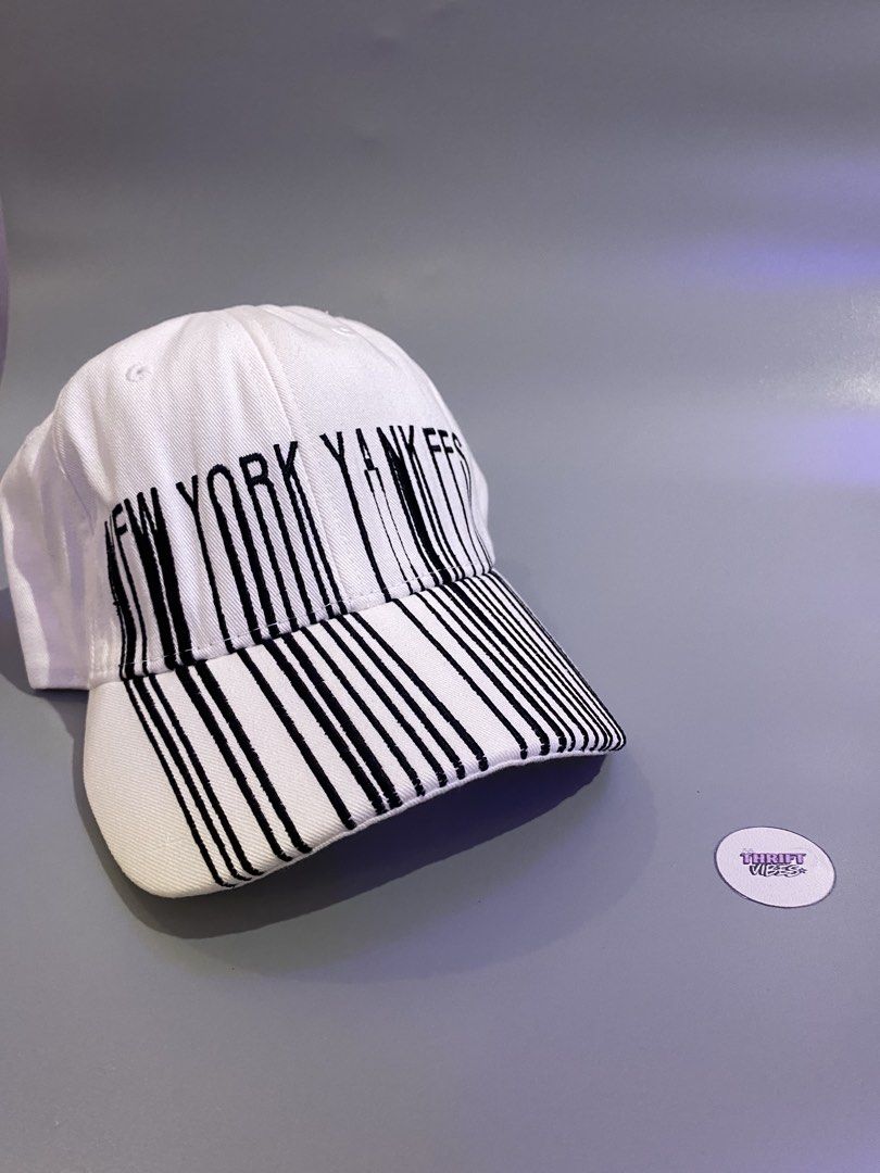 MLB New york yankees (Category: Activewear) located in Manila. Submitted by thriftvibes324 (Listing ID 1457930652, Image 1). Description: Excellent condition✨ No issue❌.