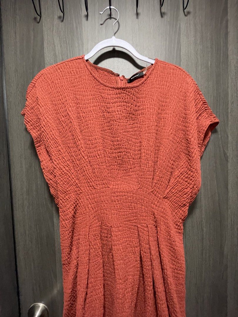Natori Textured Midi Dress Size 12 (Category: Dresses) located in Makati City. Submitted by cm_preloved (Listing ID 1458017066, Image 2). Description: - Natori dress - retails for 38.5k php - Rust orange color - Textured fabric - Midi length - with pockets - Back zipper closure - Size 12 - fits med to XL - cinched waist detail - used only once - can be a casual dress or for the beach.