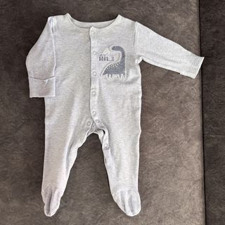 (Category: ) located in . Submitted by shopaholicwardrobe_ (Listing ID 1458077579, Image 1). Description: .
