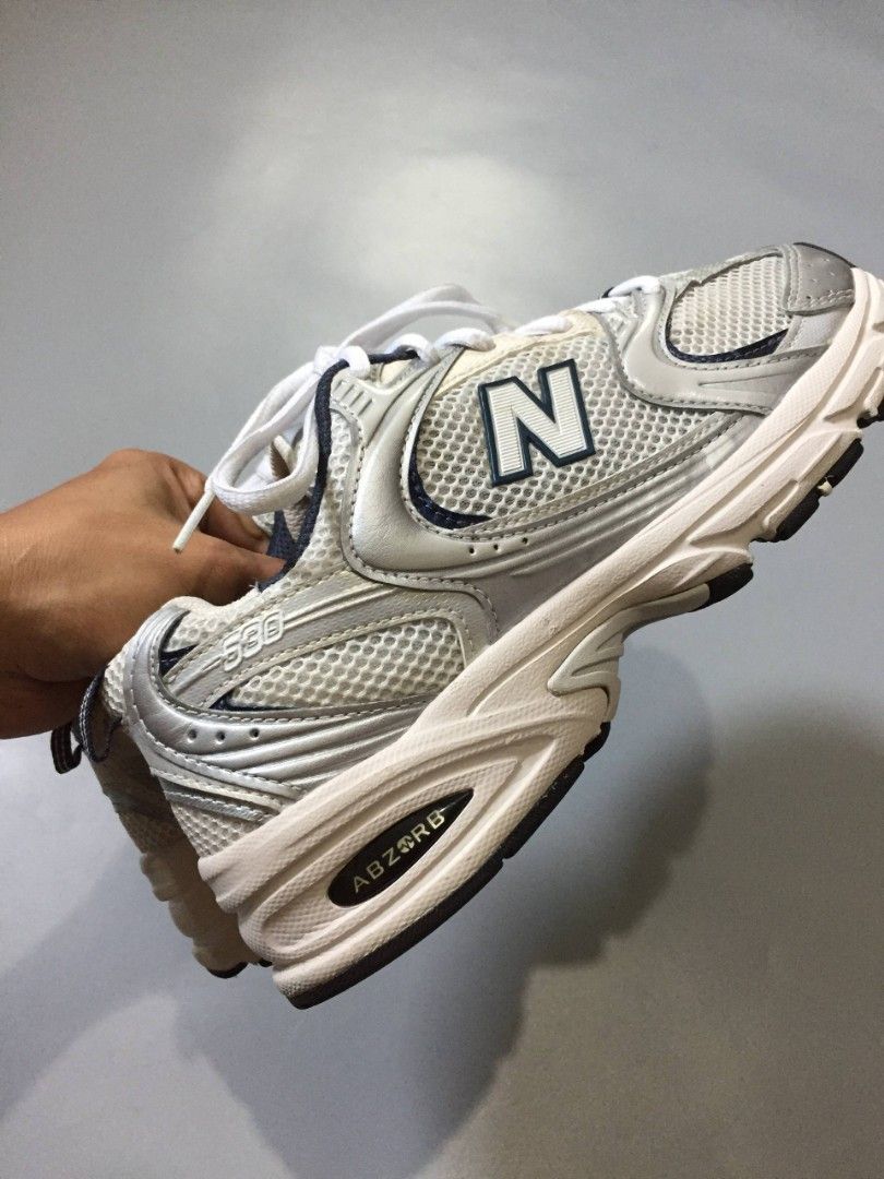 New Balance 530 (Category: Sneakers) located in Balayan. Submitted by _wethrift (Listing ID 1458062049, Image 2). Description: New Balance 530 Size US M 7 US W 8.5 EU 40 - 41 excellent condition color rate 9/10 MINE - 📩 +shipping fee 📍 BALAYAN, BATANGAS.