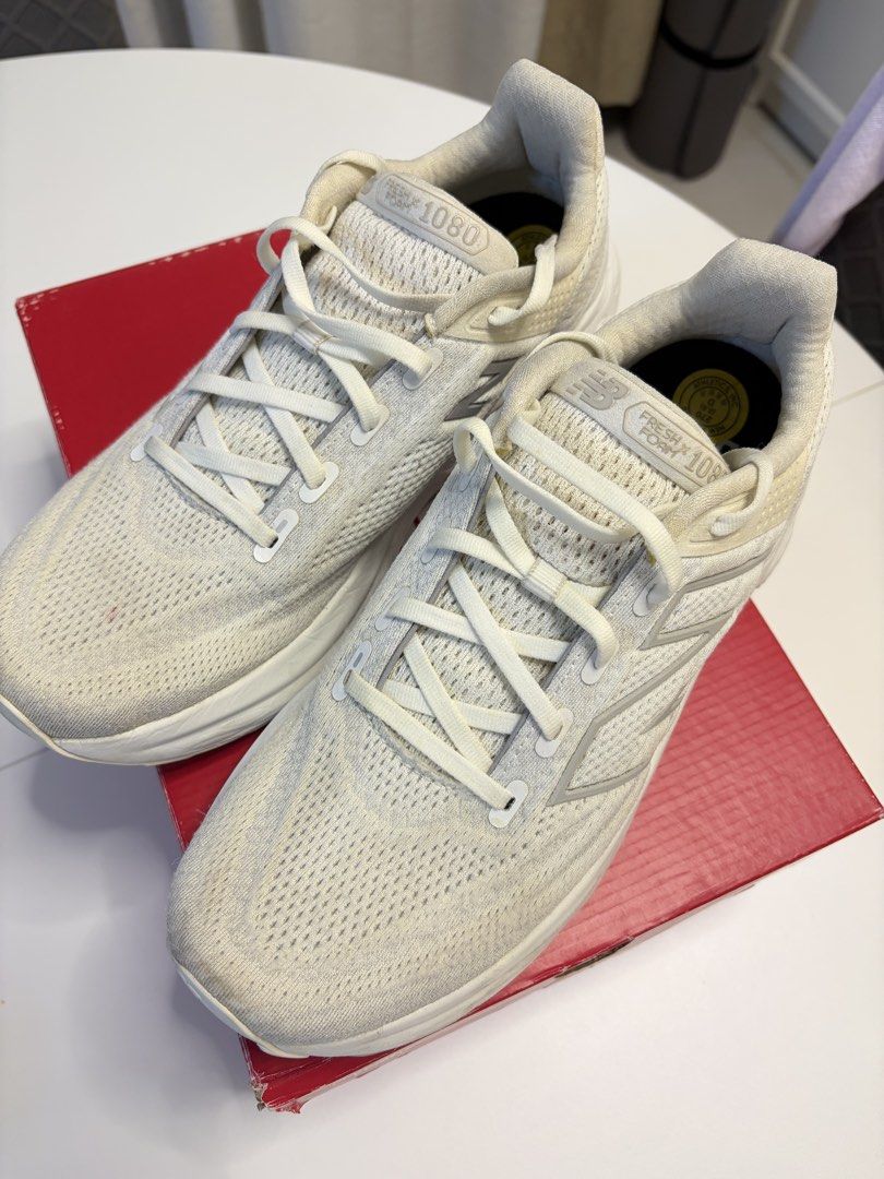 New Balance M1080W13 （分類：波鞋）位於 Hong Kong。 由 kenjikenji71 提交（商品編號 1458034714，圖片 2）。簡介： 在沙田新城市廣場-專櫃購買-保證真野正貨 購入價錢約$1100 正式出街着過3次。鞋墊完全未使用過 實際鞋墊長度約為 27 cm。