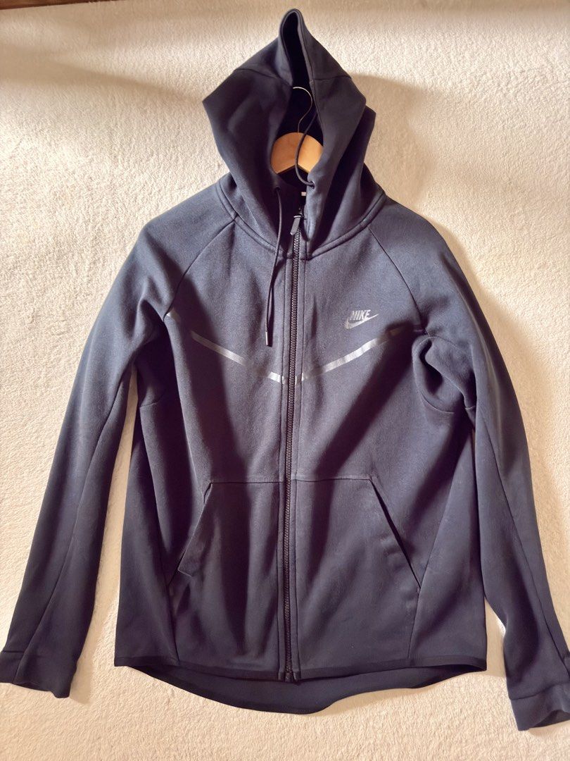 Nike / Jordan Techfleece Jacket (Category: Coats, Jackets and Outerwear) located in Cainta. Submitted by kidlat08 (Listing ID 1458090699, Image 3). Description: Nike / Jordan Techfleece Jacket/pants Prices 1500-2k 💰 PSG condition 💯 Sizes jacket - Large / XL Pants - Medium Slight nego for each and take all 🙌🏻 Pm for interested Can do meetups within rizal/pasig/eastwood qc Lalamove option vc before sending the item/s .