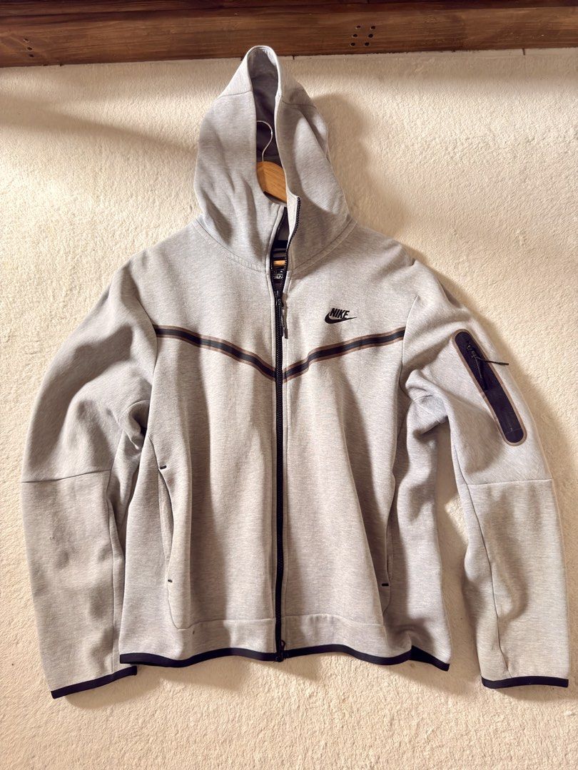Nike / Jordan Techfleece Jacket (Category: Coats, Jackets and Outerwear) located in Cainta. Submitted by kidlat08 (Listing ID 1458090699, Image 1). Description: Nike / Jordan Techfleece Jacket/pants Prices 1500-2k 💰 PSG condition 💯 Sizes jacket - Large / XL Pants - Medium Slight nego for each and take all 🙌🏻 Pm for interested Can do meetups within rizal/pasig/eastwood qc Lalamove option vc before sending the item/s .
