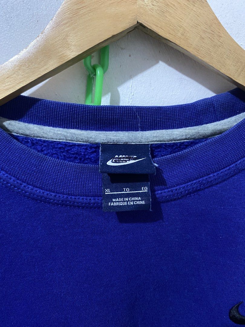 Nike Blue Crewneck Sweatshirt XL (Category: Coats, Jackets and Outerwear) located in Cavite. Submitted by caviteloots.ph (Listing ID 1457920547, Image 3). Description: - Blue Nike crewneck sweatshirt - Size: XL - Small black swoosh logo on chest - Material: Cotton and polyester blend - Made in China - Ideal for casual wear - 25 WIDTH 27 LENGTH - AS NEW CONDITION - NO ISSUE.