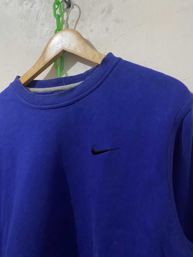 Nike Blue Crewneck Sweatshirt XL (Category: Coats, Jackets and Outerwear) located in Cavite. Submitted by caviteloots.ph (Listing ID 1457920547, Image 2). Description: - Blue Nike crewneck sweatshirt - Size: XL - Small black swoosh logo on chest - Material: Cotton and polyester blend - Made in China - Ideal for casual wear - 25 WIDTH 27 LENGTH - AS NEW CONDITION - NO ISSUE.