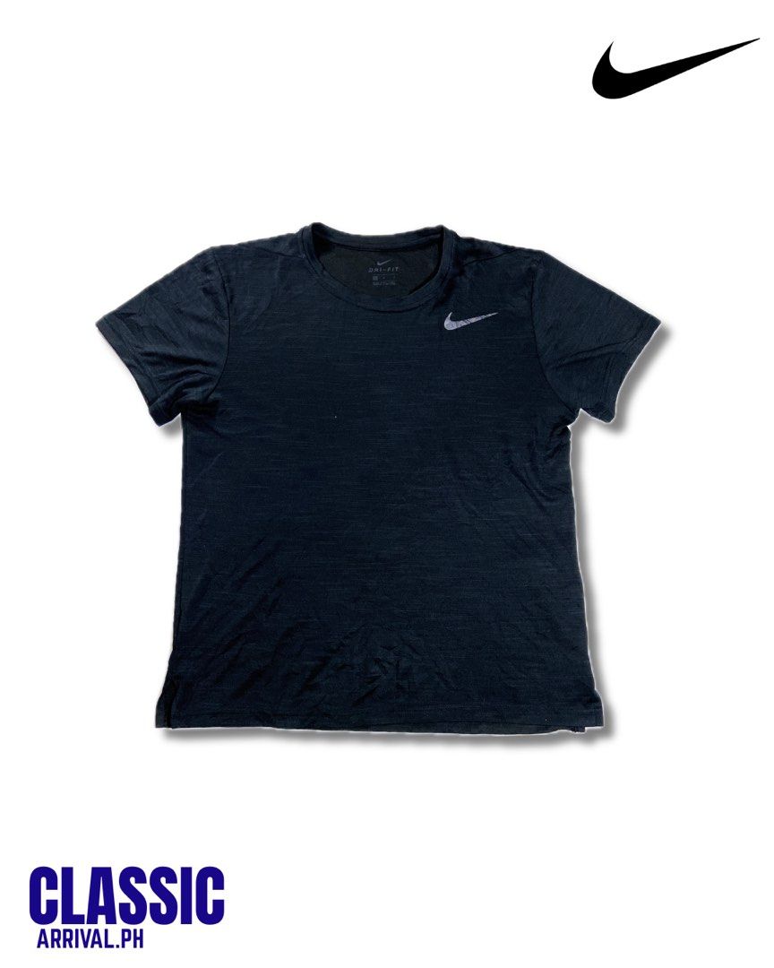 NIKE DRYFIT (Category: Tshirts & Polo Shirts ) located in Navotas City. Submitted by classicarrival.ph (Listing ID 1458037380, Image 1). Description: 🔽 DETAILS 🔽 Size: M(on tag) Best fit: M-L Length: 26 Width: 20 Flaw: None EXCELLENT CONDITION⭐️.