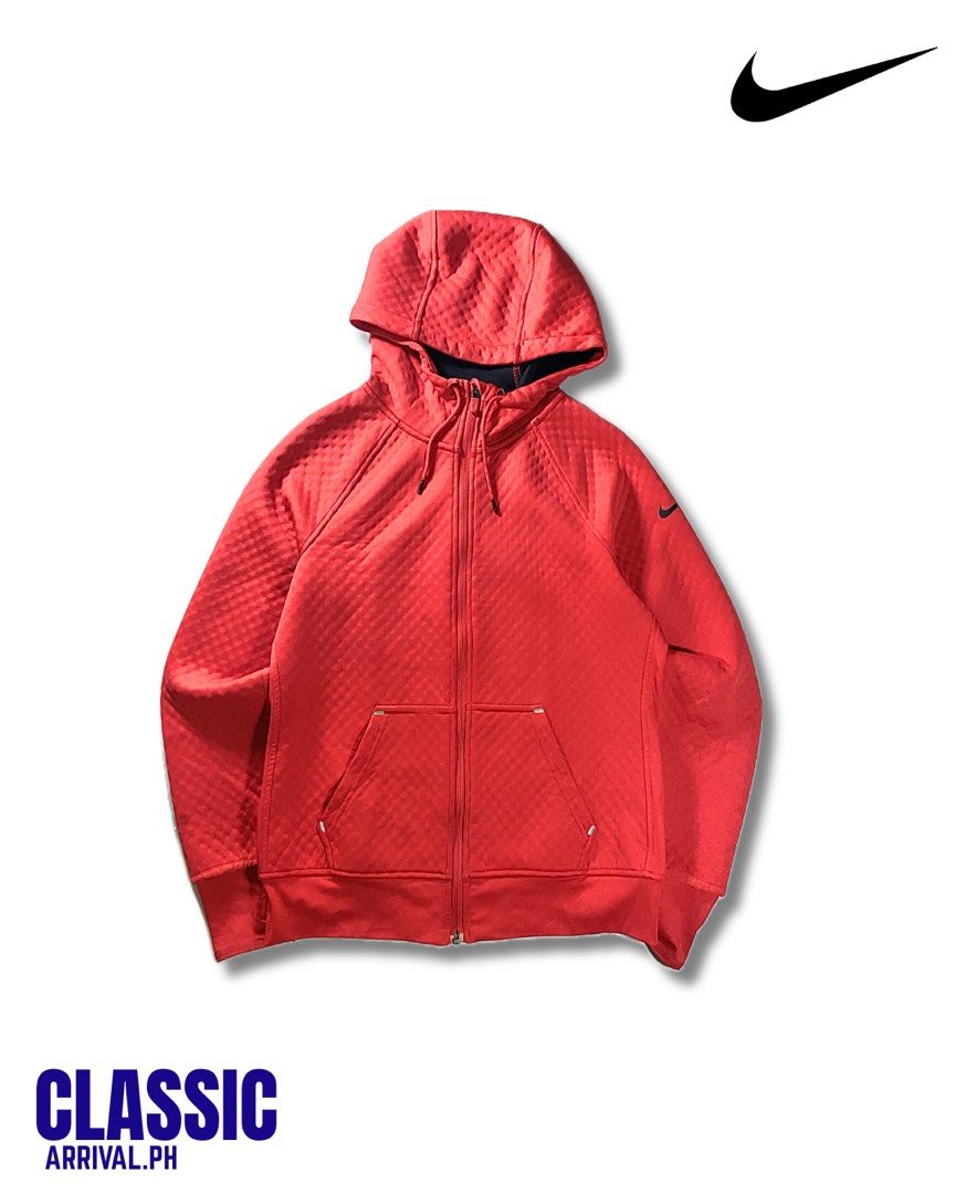 NIKE FLEECH HOODIE (Category: Coats, Jackets and Outerwear) located in Navotas City. Submitted by classicarrival.ph (Listing ID 1458040376, Image 1). Description: Size: xl(on tag) Best fit: M-L Length: 26 Width: 18 Flaw: cut wash-tag EXCELLENT CONDITION⭐️.