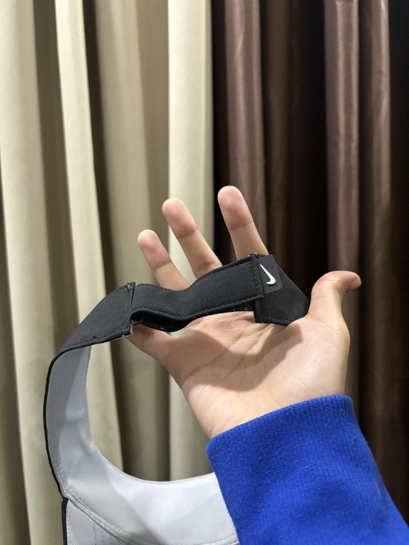 Nike Golf Ace Visor Black (Category: Caps & Hats) located in Quezon City. Submitted by danahmaniego (Listing ID 1457998384, Image 3). Description: size m/l mens no issues used once only rfs: too big on me.