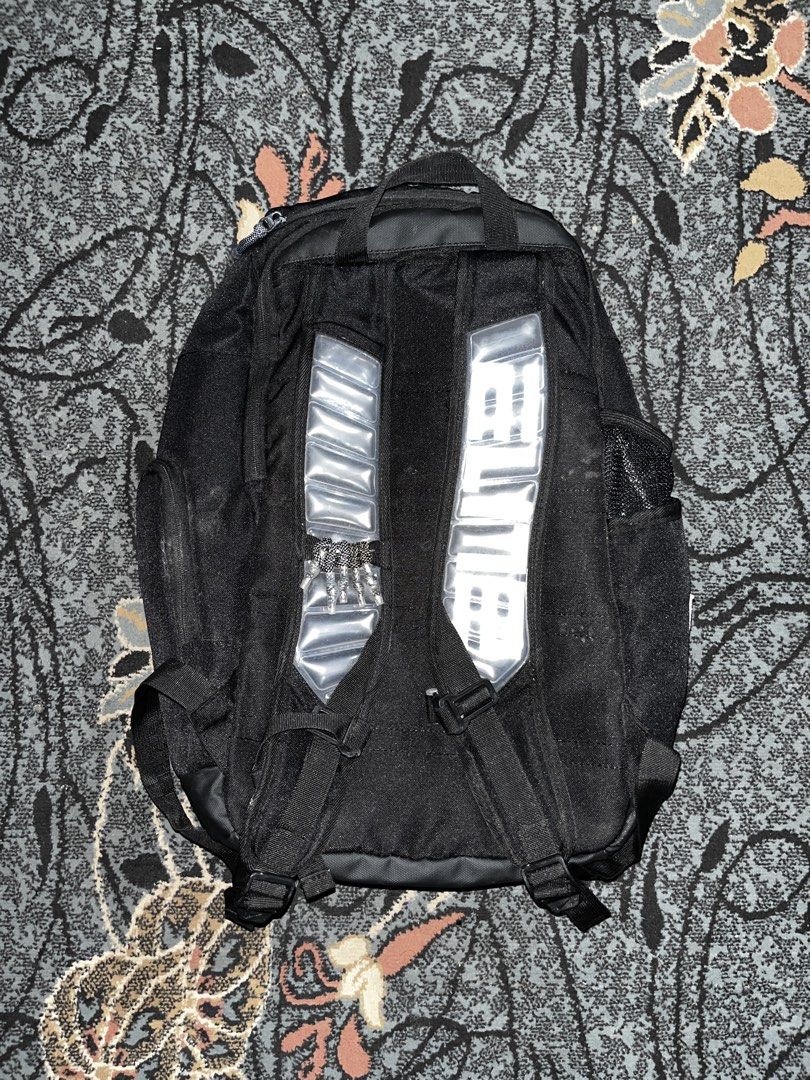 Nike Hoops Elite Pro Backpack (Category: Backpacks) located in Manila. Submitted by kashjulliane (Listing ID 1457956887, Image 3). Description: Nike Elite Pro Backpack Good condition 9/10 Color rate Sign of Usage H: 23 W: 13.